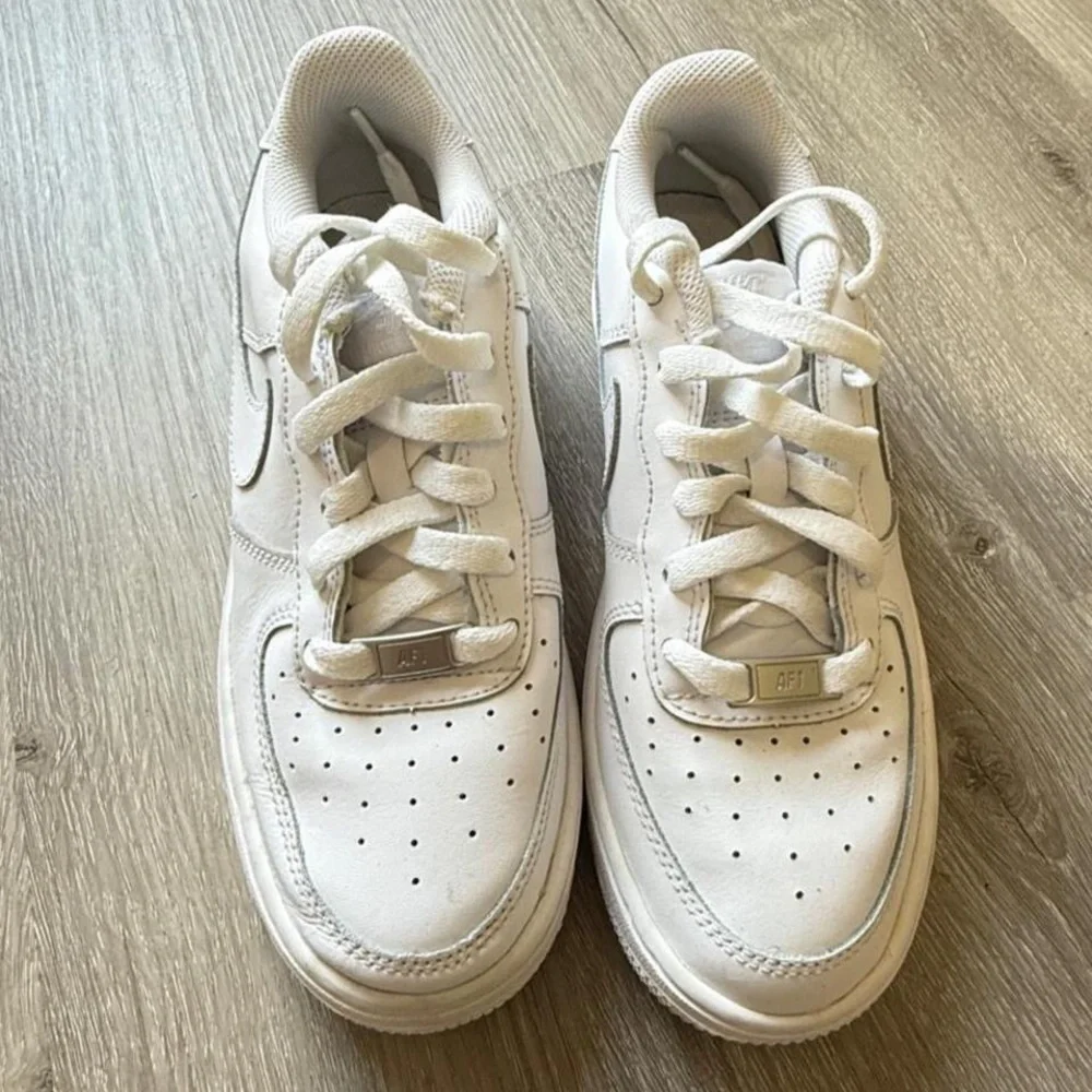 Nike Air Force 1 white trainers Size 5Y 23.5 cm